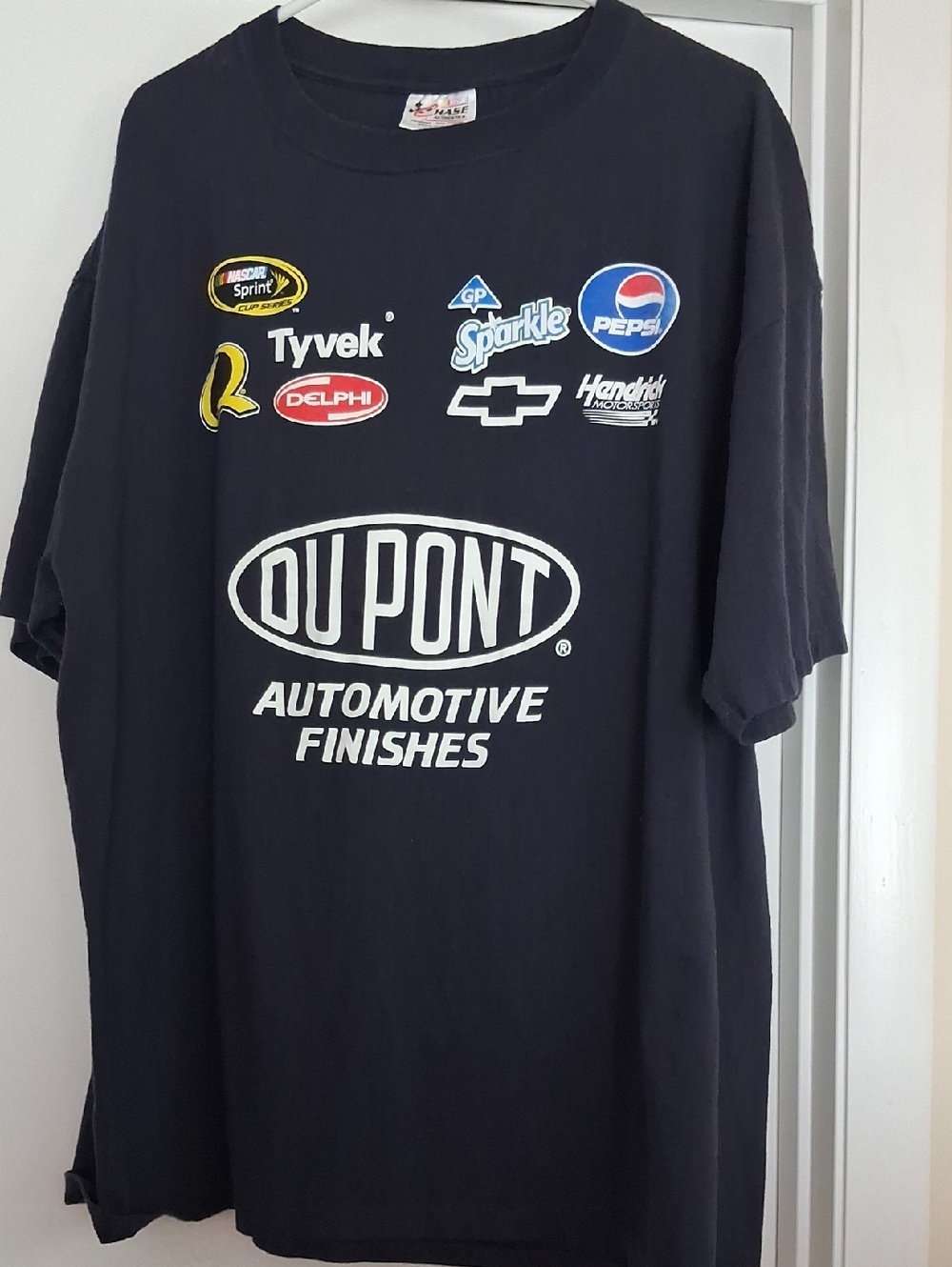 Jeff GORDON 24 Nascar DuPont Black Short Sleeve Graphic Tee with Sponsor Logos